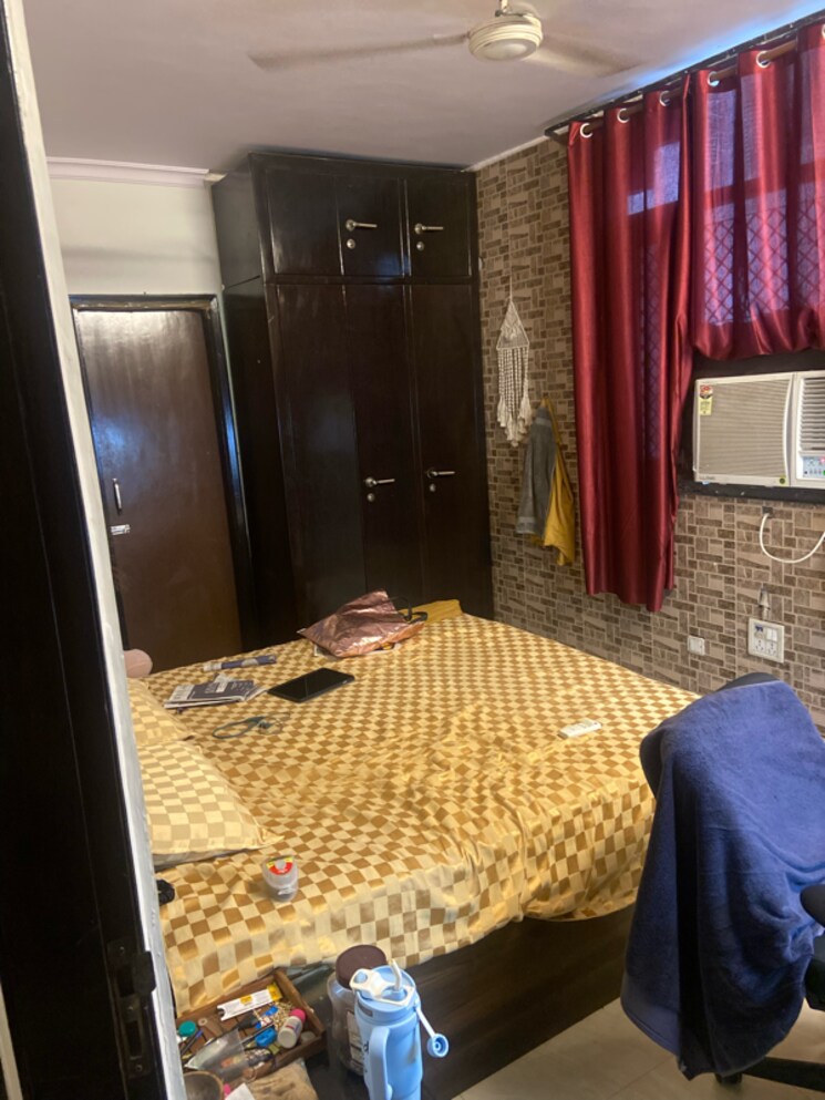 Bedroom, east patel nagar 3 Bedroom 1200 Sq.Ft. Builder Floor In East Patel Nagar Delhi 9232194