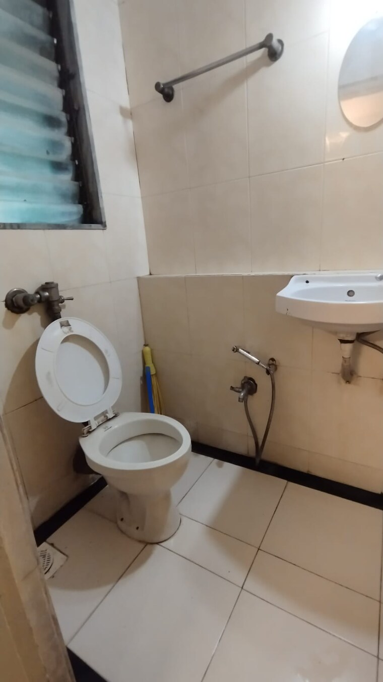 Bathroom, srishti-panch-srishti 2 Bedroom 950 Sq.Ft. Apartment In Powai Mumbai 9232153