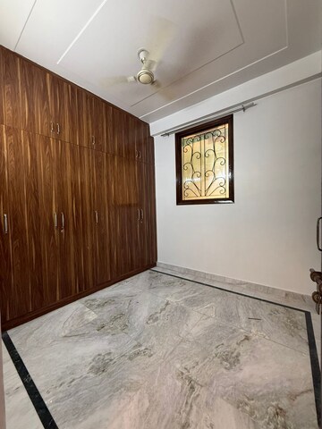 Room in 3 BHK Builder Floor at Vaishali Sector 6 – for Sale