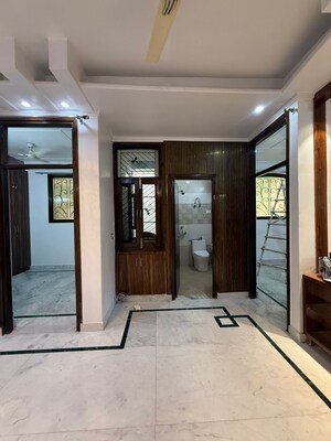 Room in 3 BHK Builder Floor at Vaishali Sector 6 – for Sale