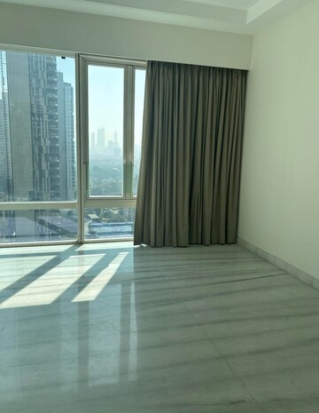 Room in 3 BHK Apartment at Indiabulls Blu, Worli – for Rent