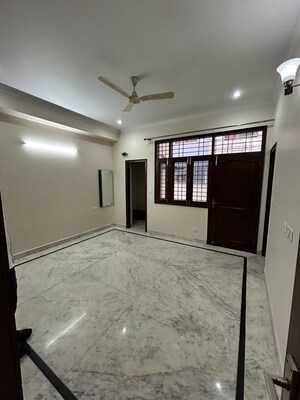 Room in 3 BHK Independent House at Sector 23 – for Rent