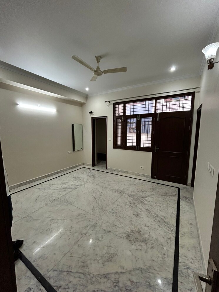 Room, sector 23 3 Bedroom 2100 Sq.Ft. Independent House In Sector 23 Gurgaon 9232164