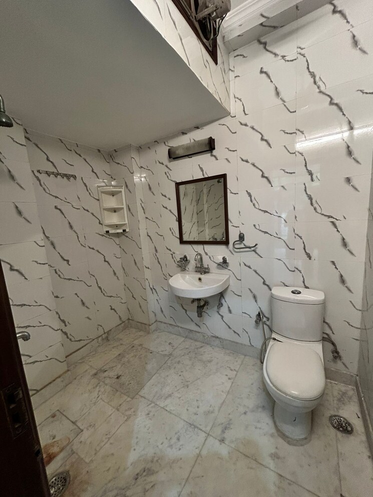 Bathroom, sector 23 3 Bedroom 2100 Sq.Ft. Independent House In Sector 23 Gurgaon 9232164