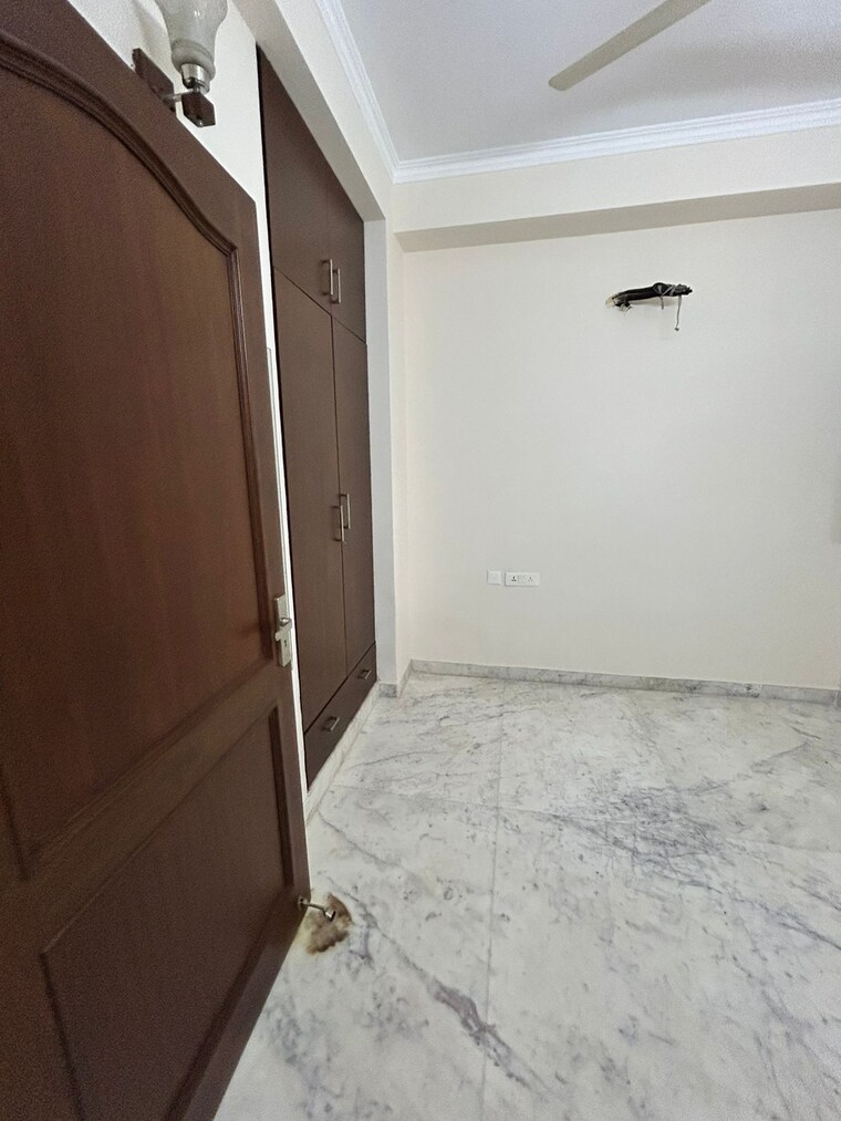 Room, sector 23 3 Bedroom 2100 Sq.Ft. Independent House In Sector 23 Gurgaon 9232164