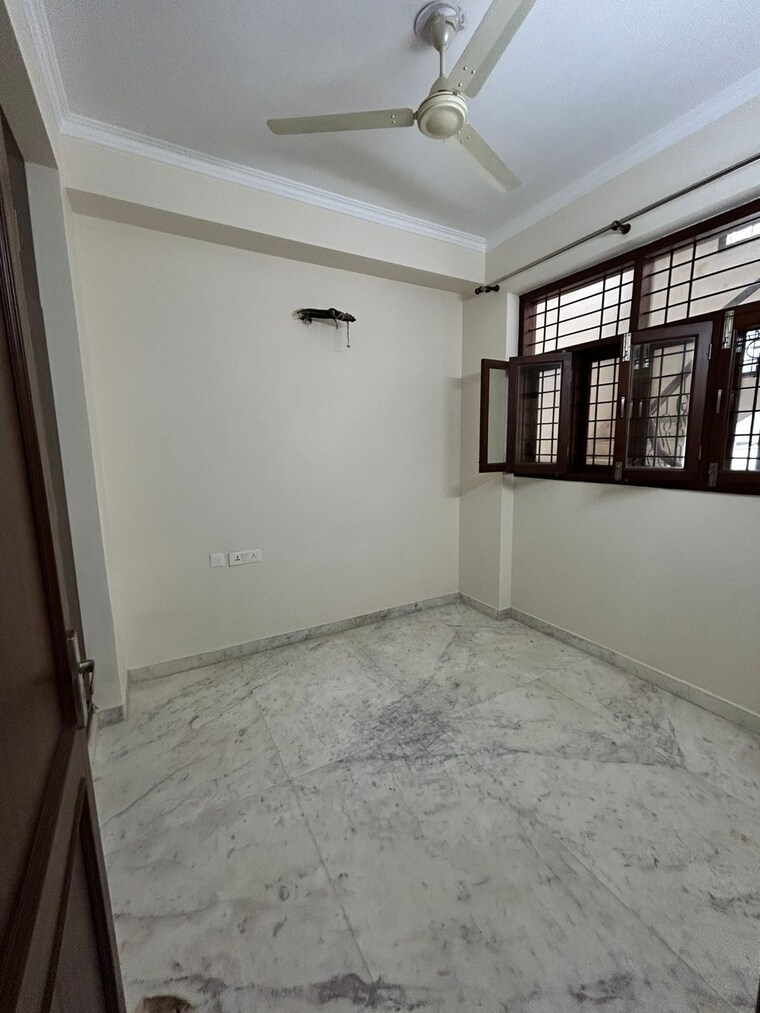 Room, sector 23 3 Bedroom 2100 Sq.Ft. Independent House In Sector 23 Gurgaon 9232164