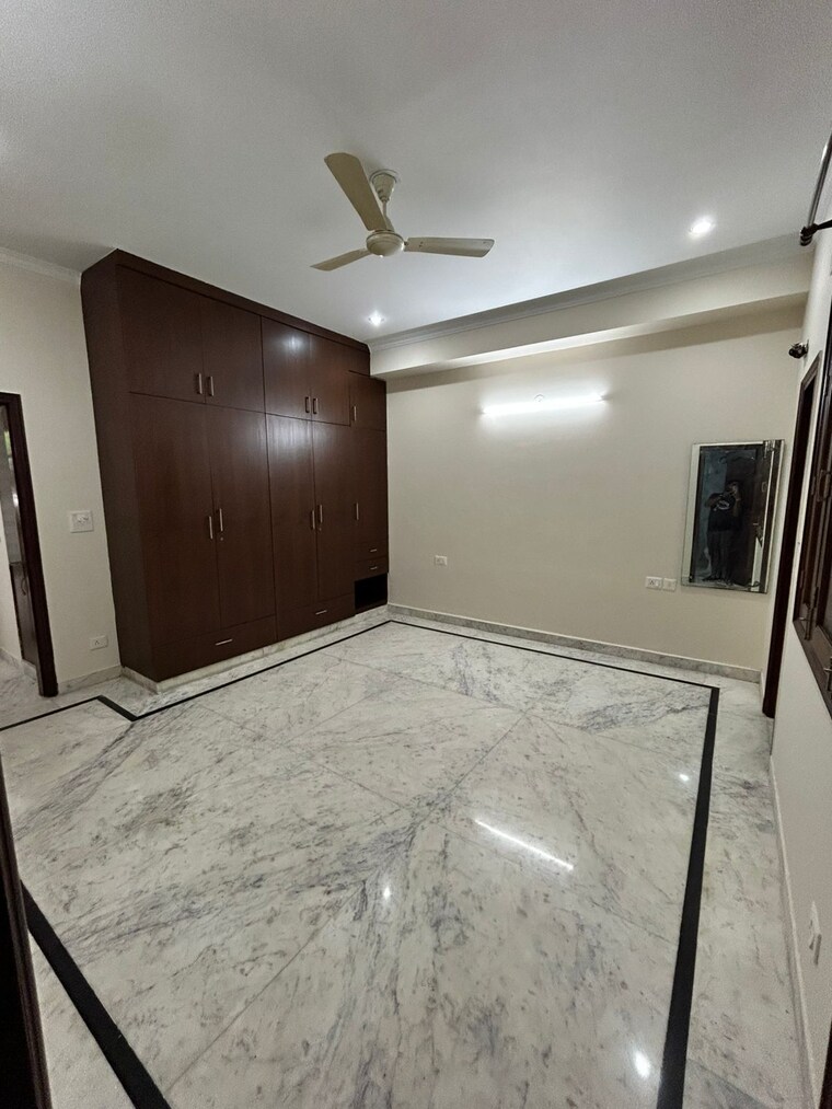 Room, sector 23 3 Bedroom 2100 Sq.Ft. Independent House In Sector 23 Gurgaon 9232164