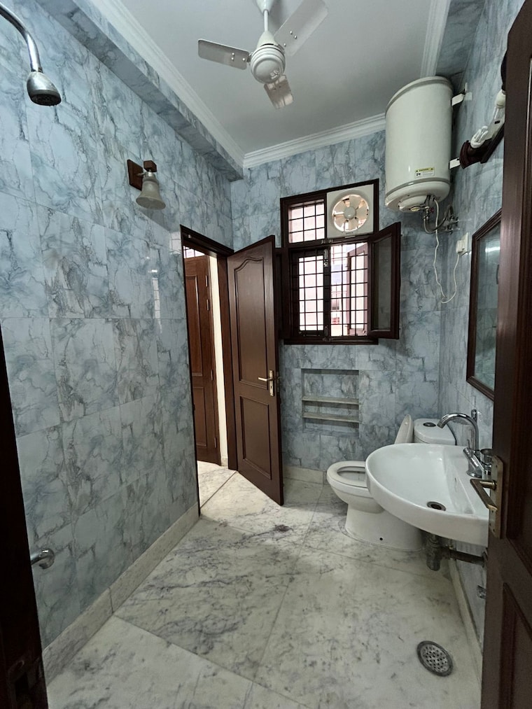Bathroom, sector 23 3 Bedroom 2100 Sq.Ft. Independent House In Sector 23 Gurgaon 9232164