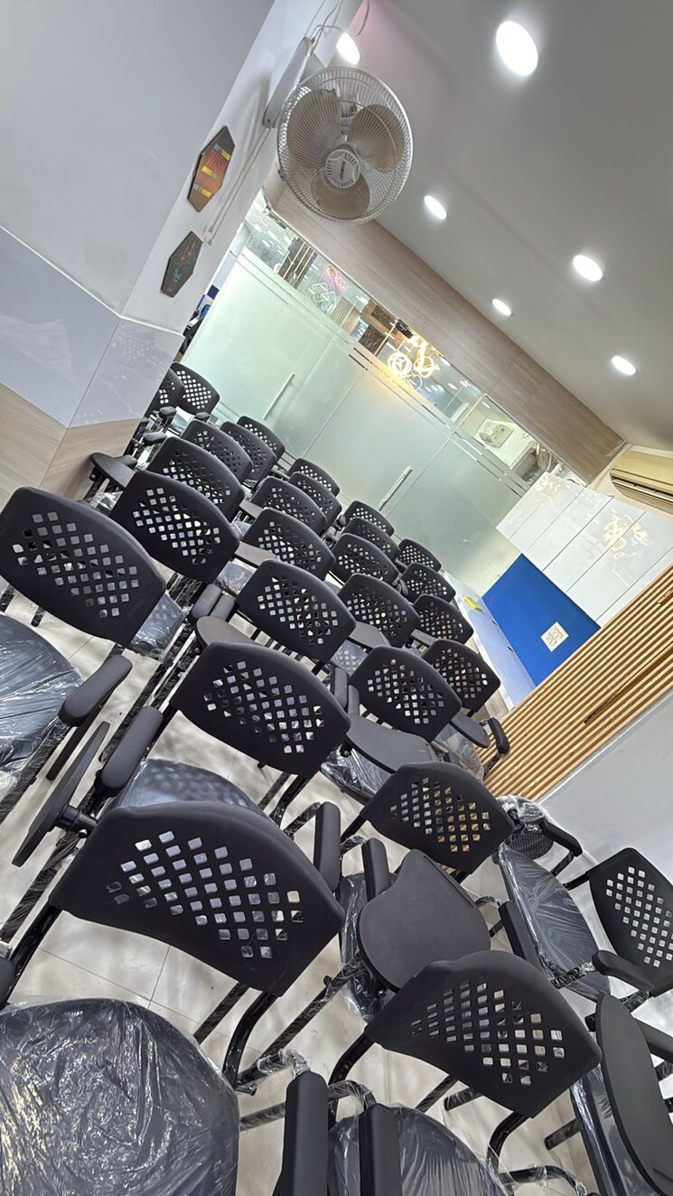 Team Area, netaji subhash place Commercial Office Space 1550 Sq.Ft. In Netaji Subhash Place Delhi 9232243