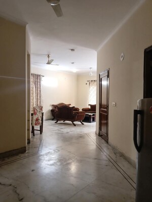 Room in 3 BHK Builder Floor at Ansal Plaza Sector-23, Sector 23 – for Rent