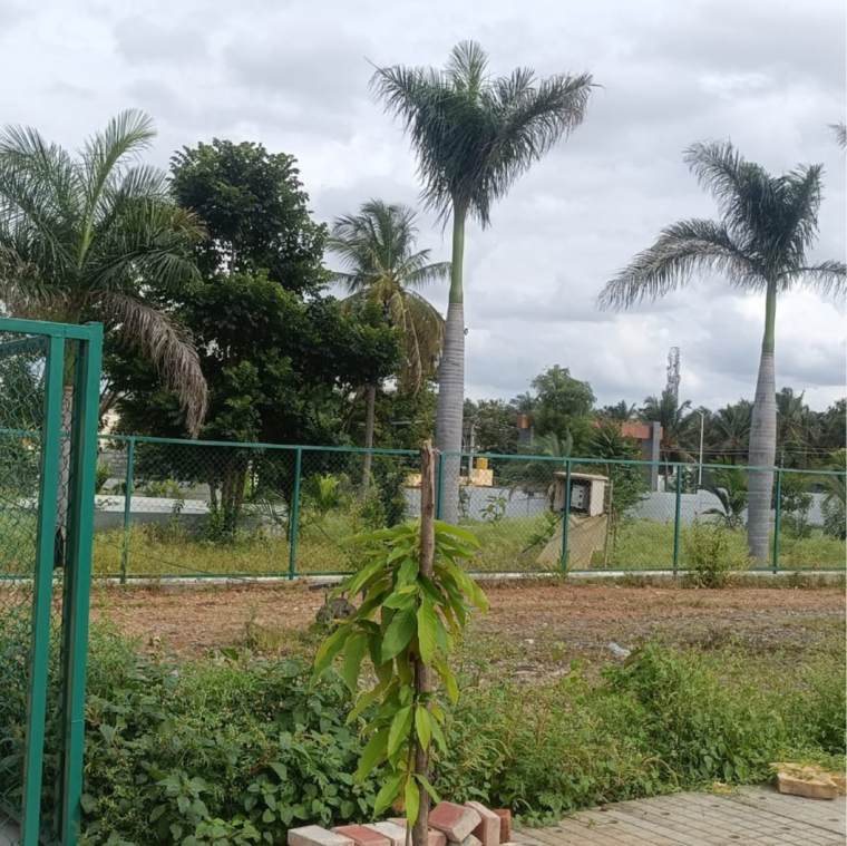 Garden, pavani-prestage  1200 Sq.Yd. Plot In Munnekollal Bangalore 9232233