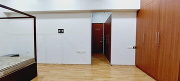 Room in 3 BHK Apartment at Peninsula Ashok Towers, Parel – for Rent