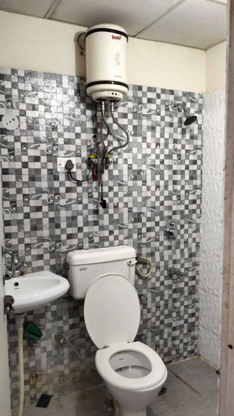 Bathroom, nk-savitry-enclave 1 Bedroom 700 Sq.Ft. Apartment In Vip Road Zirakpur 9232239