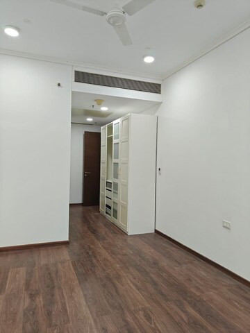 Room in 3 BHK Apartment at Bombay Realty Island City Centre II, Dadar East – for Rent