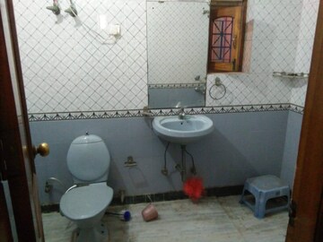 Bathroom in 3 BHK Builder Floor at Ansal Plaza Sector-23, Sector 23 – for Rent