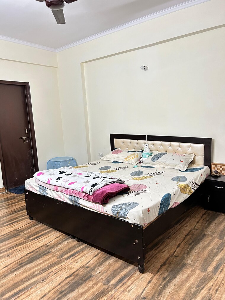 Room, sector 75 Pg For Boys & Girls In Sector 75 9232431