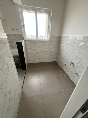 Bathroom in 4 BHK Apartment at Prestige Fairfield, Rmv 2nd Stage – for Sale