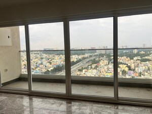 Room in 4 BHK Apartment at Prestige Fairfield, Rmv 2nd Stage – for Sale
