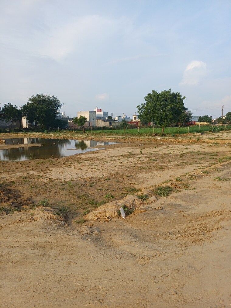 Garden, bhopani  78 Sq.Yd. Plot In Bhopani Faridabad 9232498