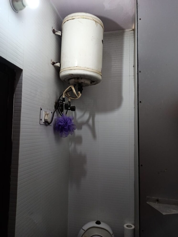 Bathroom, parsvnath-plaza-27 Studio 350 Sq.Ft. Villa In Sector 27 Noida 9232579