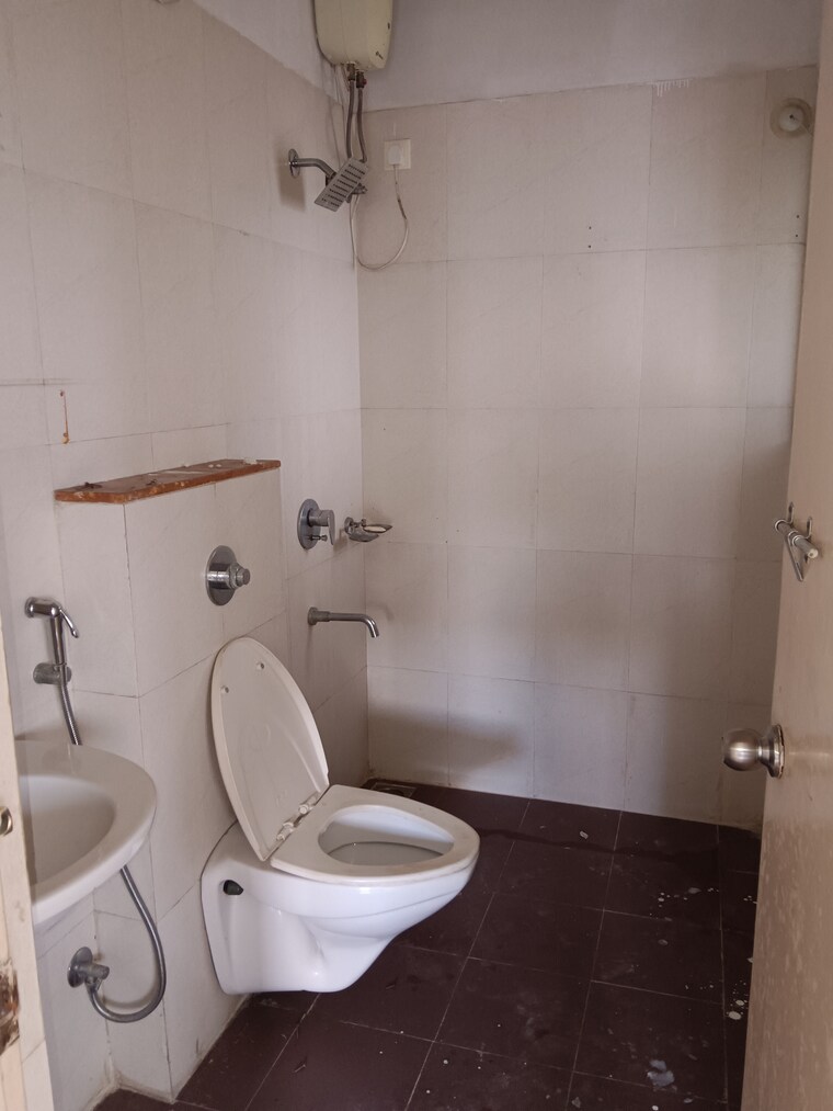 Bathroom, lodha-casa-bella 4 Bedroom 1200 Sq.Ft. Apartment In Dombivli East Thane 9232639