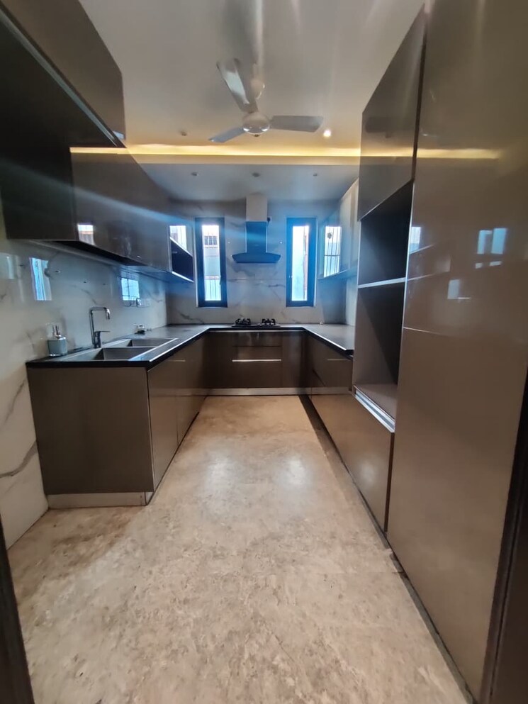 Kitchen, surya-cghs 4 Bedroom 300 Sq.Yd. Builder Floor In Sector 43 Gurgaon 9232632
