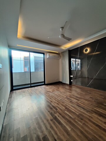 Room in 4 BHK Builder Floor at Surya CGHS, Sector 43 – for Rent
