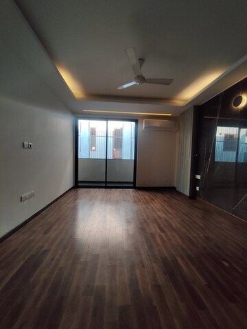 Room in 4 BHK Builder Floor at Surya CGHS, Sector 43 – for Rent