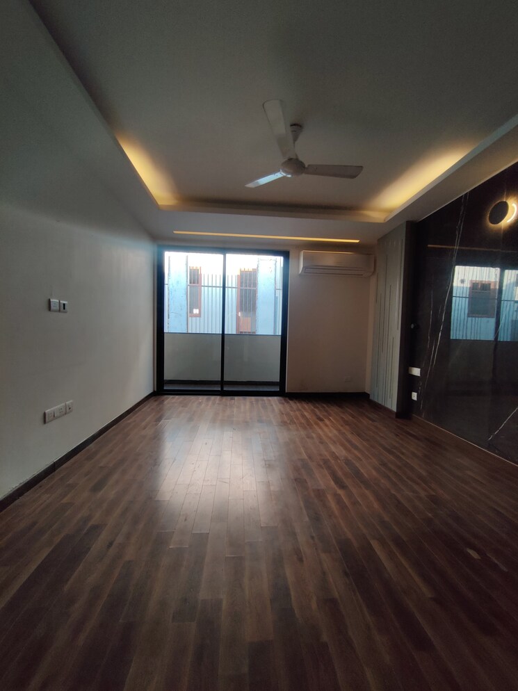 Room, surya-cghs 4 Bedroom 300 Sq.Yd. Builder Floor In Sector 43 Gurgaon 9232632