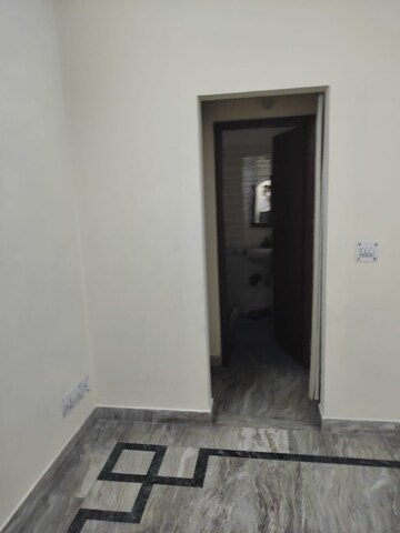 Furnished Amenities in 1.5 BHK Villa at RWA Apartments Sector 27, Sector 27 – for Rent