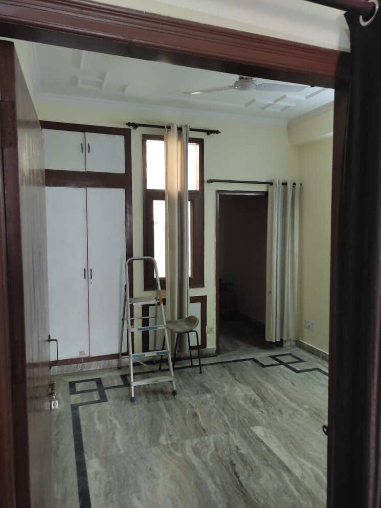 Room, rwa-apartments-sector-27 1.5 Bedroom 1100 Sq.Ft. Villa In Sector 27 Noida 9232646