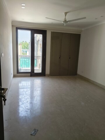 Room in 4 BHK Builder Floor at Veera Safdarjung Enclave, Safdarjung Enclave – for Rent
