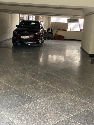 Parking in 3 BHK Apartment at Defence Colony – for Rent