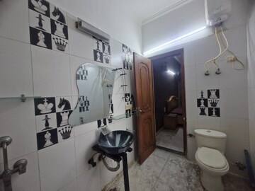 Bathroom in 1 BHK Independent House at Shatabdi Vihar Sector-61, Sector 61 – for Rent