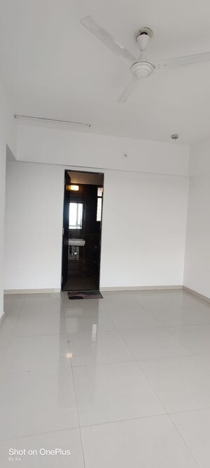 Room in 1 BHK Apartment at Hiranandani Highland, Powai – for Rent