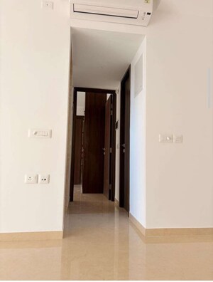Room in 1 BHK Apartment at Hiranandani Highland, Powai – for Rent