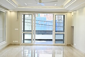 Room in 4 BHK Apartment at Greater Kailash I – for Sale