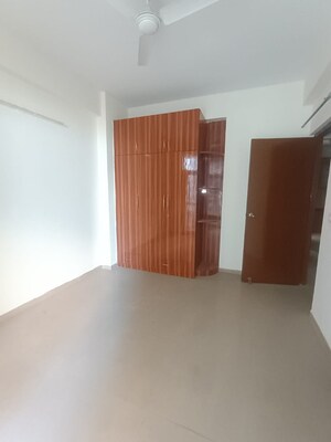 Room in 4 BHK Apartment at Mahagun Mywoods, Sector 16c Greater Noida – for Rent