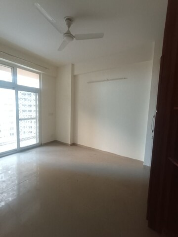 Room in 4 BHK Apartment at Mahagun Mywoods, Sector 16c Greater Noida – for Rent