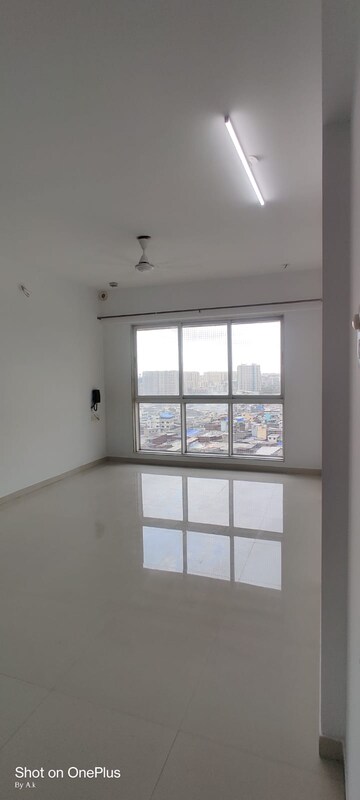 Room in 2 BHK Apartment at Nahar Cayenne, Powai – for Rent