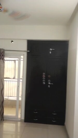 Room in 2.5 BHK Apartment at Sector 121 – for Rent