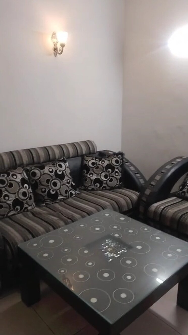 Living Room, sector 121 2.5 Bedroom 1075 Sq.Ft. Apartment In Sector 121 Noida 9232727