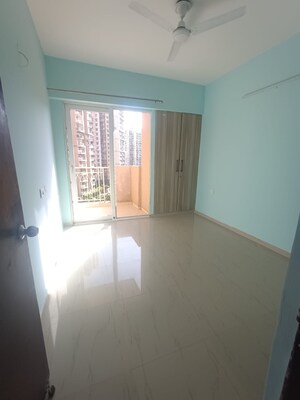Room in 2.5 BHK Apartment at Mahagun Mywoods, Sector 16c Greater Noida – for Rent