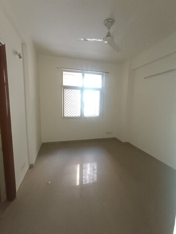 Room in 2.5 BHK Apartment at Mahagun Mywoods, Sector 16c Greater Noida – for Rent