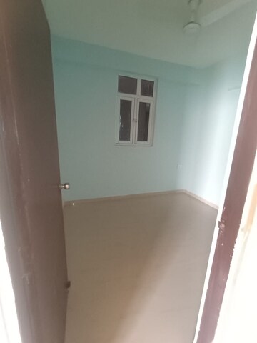 Room in 2.5 BHK Apartment at Mahagun Mywoods, Sector 16c Greater Noida – for Rent
