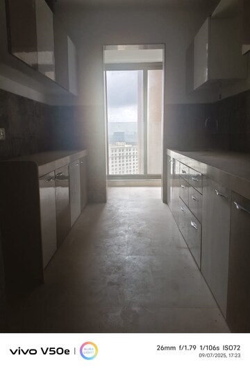 Room in 2 BHK Apartment at Kanakia Silicon Valley, Powai – for Rent