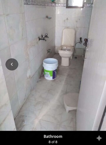 Bathroom in 1 RK Independent House at Moulshree Shopping Complex, Sector 34 – for Rent