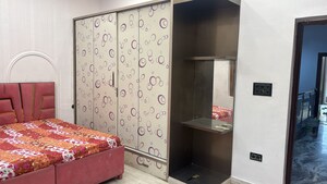 Furnished Amenities in 5 BHK Villa at JakhaN-Rajpur Road – for Sale