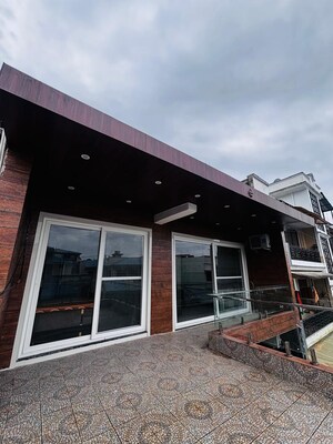 5 BHK Villa – Exterior View View at JakhaN-Rajpur Road - for Sale