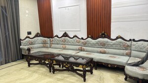 Bedroom in 5 BHK Villa at JakhaN-Rajpur Road – for Sale